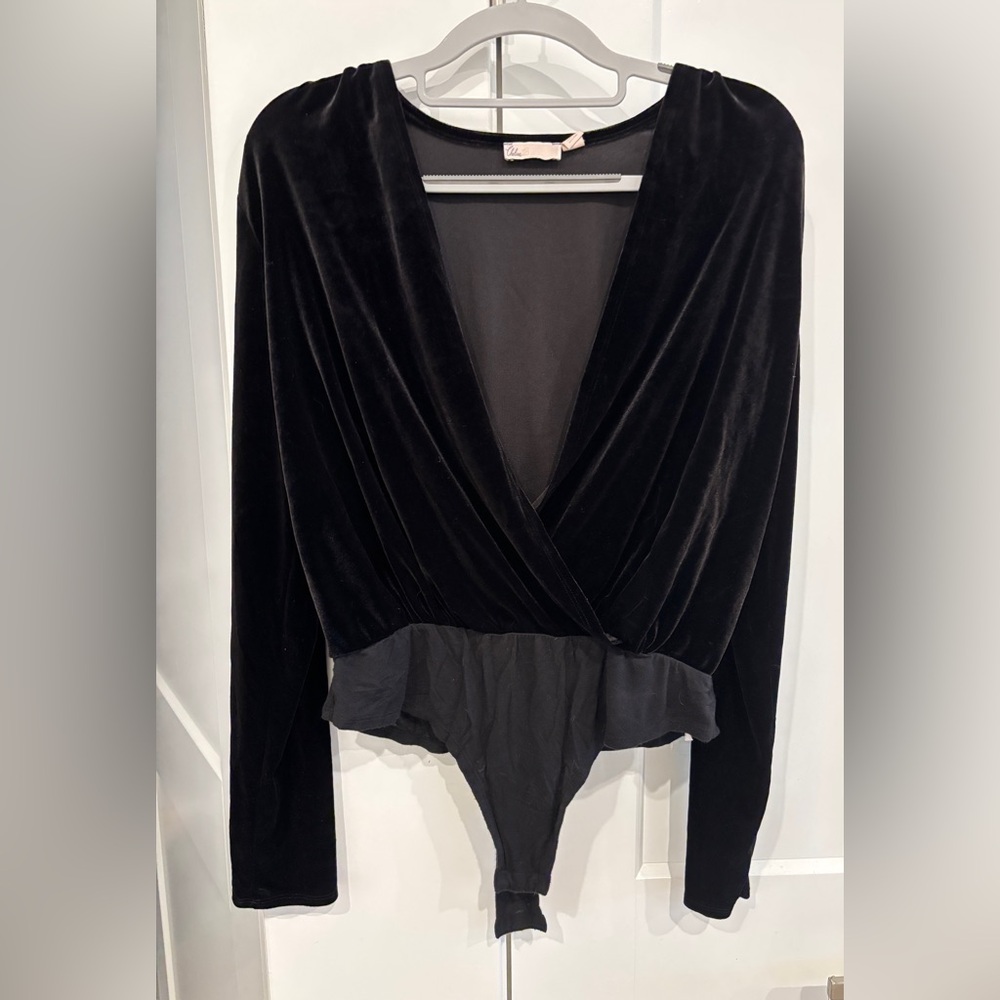 Chelsea28 Black Velvet Bodysuit. Size L